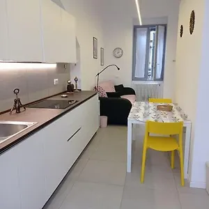 Posizione Privilegiata In Pieno Centro , Monza Italia